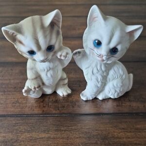 Adorable Ceramic Cat Figurines - Cream and White